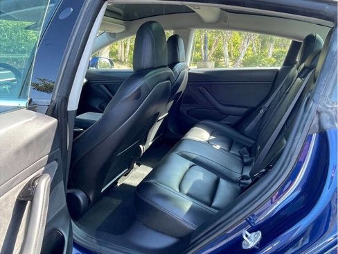 Used 2018 Tesla Model 3 Mid Range image 14