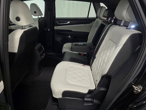 Used 2024 Volkswagen Atlas Cross Sport SEL Premium R-Line image 19