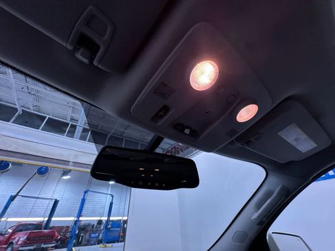 Used 2010 GMC Acadia SLT image 29