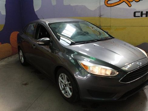 Used 2017 Ford Focus SE image 4