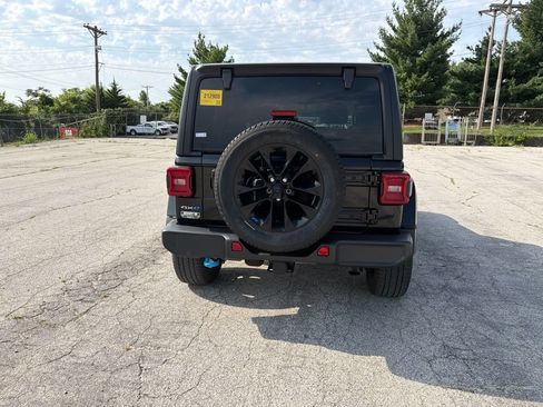 Used 2023 Jeep Wrangler Unlimited Sahara w/ Cold Weather Group AWD/4WD image 4