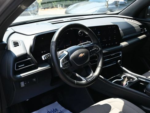 Used 2024 Chevrolet Traverse LT FWD image 18