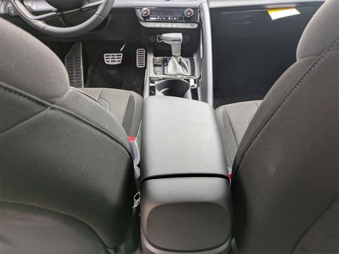 New 2025 Hyundai Elantra Blue image 19