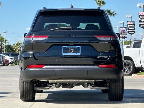 New 2026 Jeep Grand Cherokee Altitude image 5