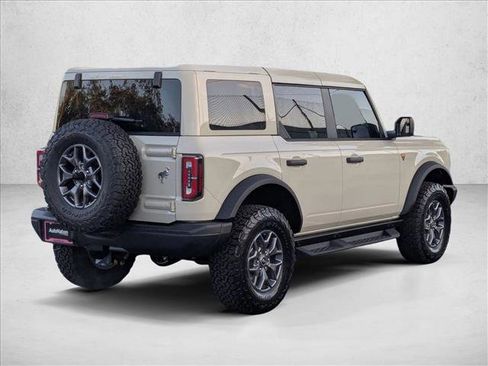 New 2025 Ford Bronco Badlands image 2