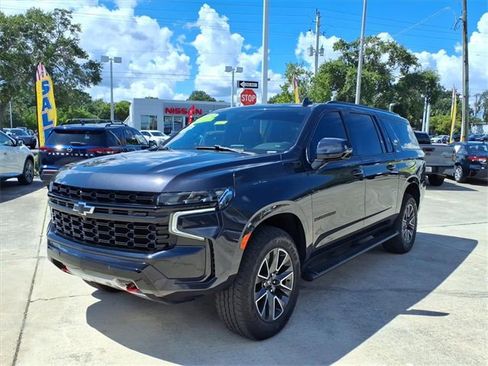 Used 2023 Chevrolet Suburban Z71 w/ Luxury Package image 3