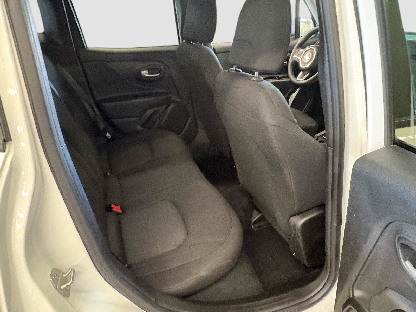 Used 2023 Jeep Renegade Latitude AWD/4WD image 18