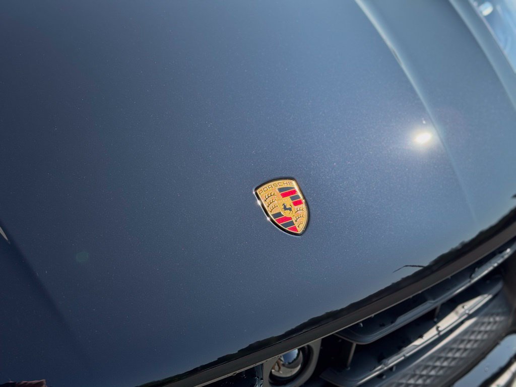Certified 2025 Porsche Macan AWD/4WD image 9