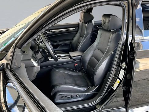 Used 2018 Honda Accord Sport image 18