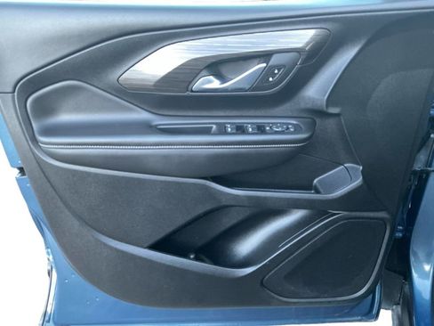 Used 2024 GMC Terrain SLE image 21