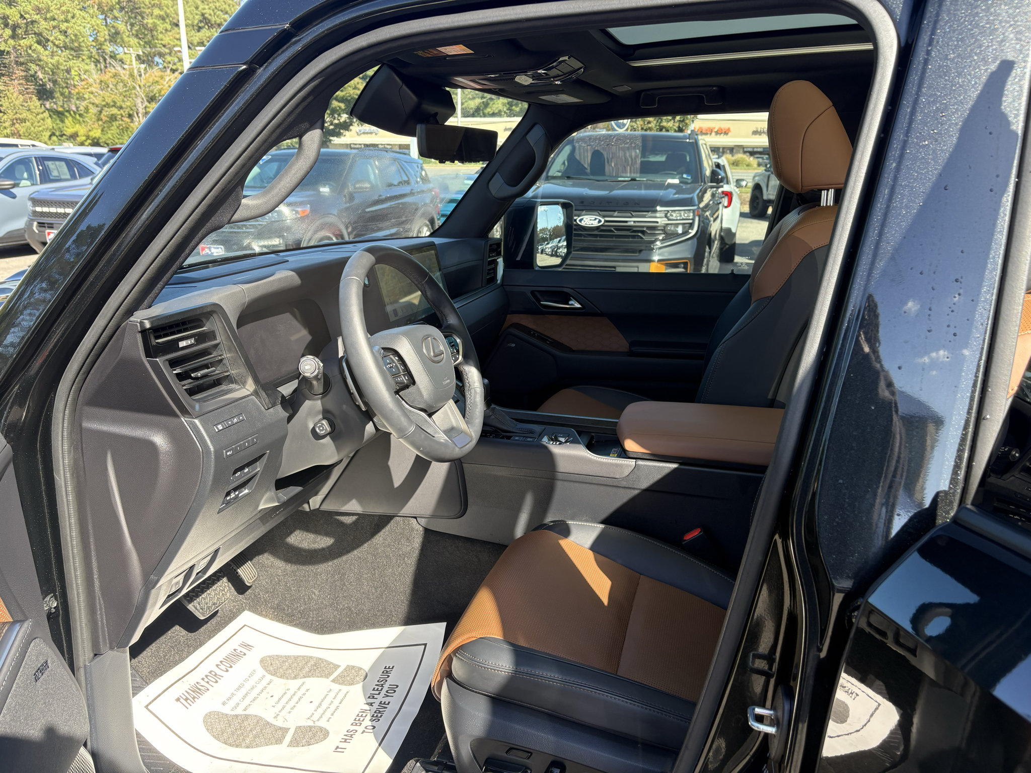 Used 2025 Lexus GX 550 w/ Accessory Package (2T) AWD/4WD image 10