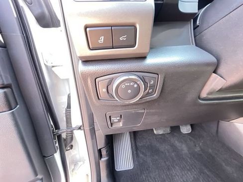 Used 2020 Ford Expedition XLT w/ Equipment Group 202A AWD/4WD image 11