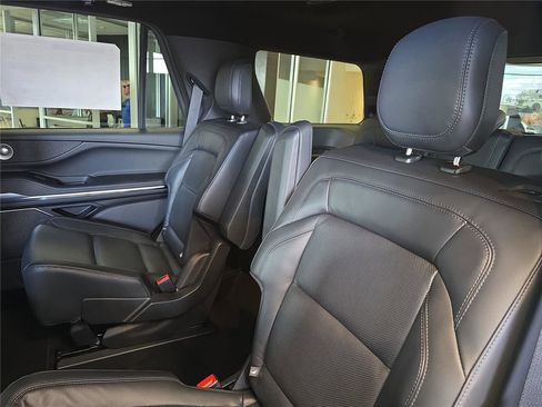 New 2026 Lincoln Navigator Reserve image 12