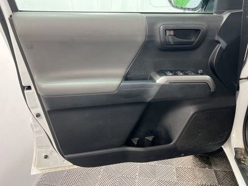 Used 2023 Toyota Tacoma SR5 AWD/4WD image 15