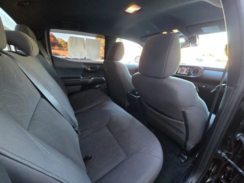 Used 2019 Toyota Tacoma TRD Off-Road image 13