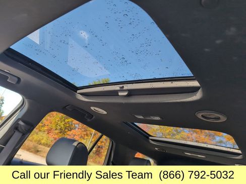 Used 2023 Chevrolet Traverse RS image 22
