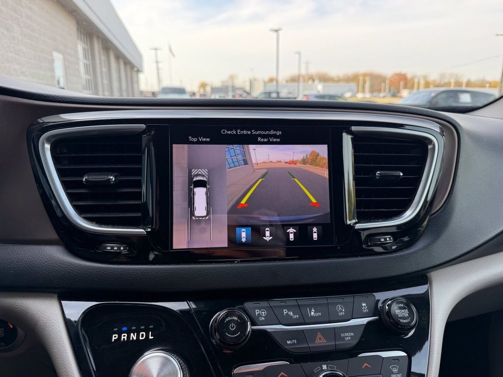 Used 2018 Chrysler Pacifica Touring-L Plus w/ Advanced Safetytec Group FWD image 15