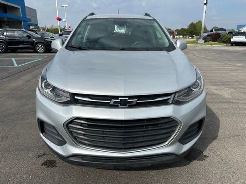 Used 2022 Chevrolet Trax LT w/ Driver Confidence Package FWD image 2