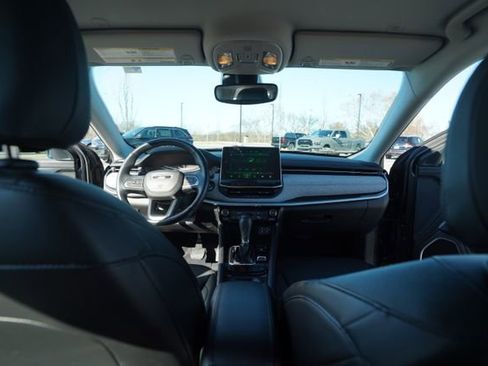 Used 2022 Jeep Compass Latitude image 23