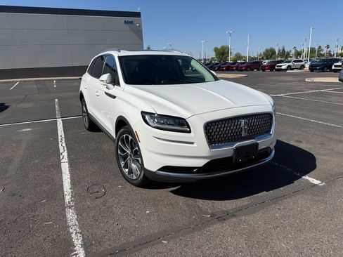 Used 2023 Lincoln Nautilus Reserve w/ Luxury Package AWD/4WD image 3