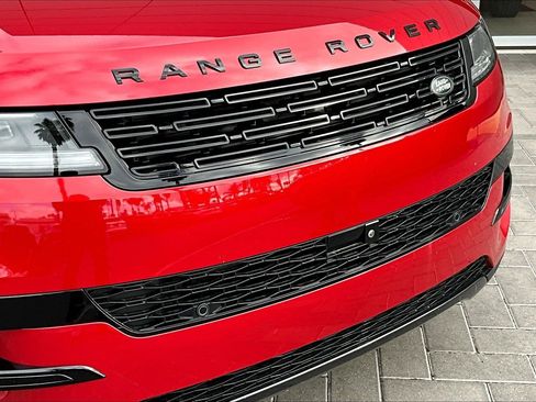 Used 2025 Land Rover Range Rover Sport SE image 30
