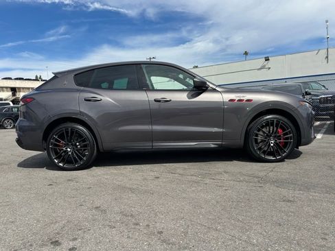 Used 2023 Maserati Levante Trofeo image 3