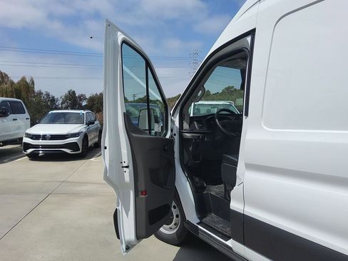 New 2026 Ford Transit 250 148 High Roof RWD image 4