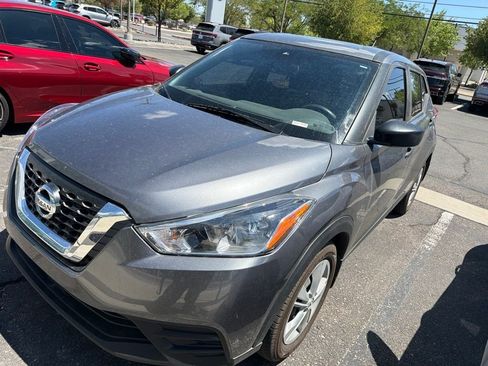 Used 2020 Nissan Kicks S FWD image 2