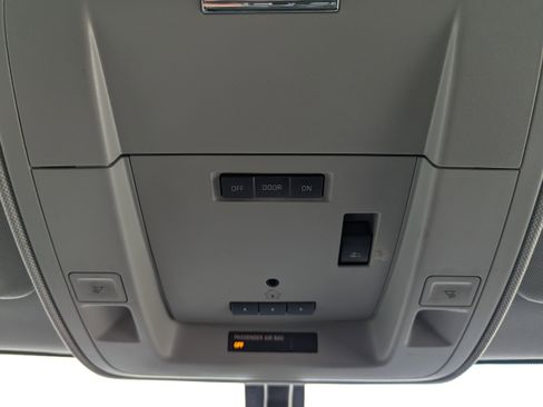 Used 2018 Chevrolet Silverado 1500 LT w/ All Star Edition image 27