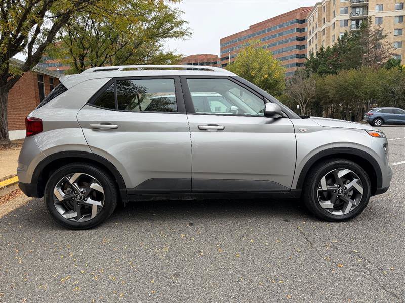 Used 2023 Hyundai Venue SEL w/ Cargo Package FWD image 7
