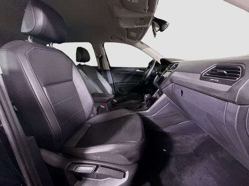 Used 2020 Volkswagen Tiguan SE FWD image 29