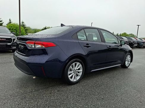 Used 2025 Toyota Corolla LE w/ LE Premium Package FWD image 6