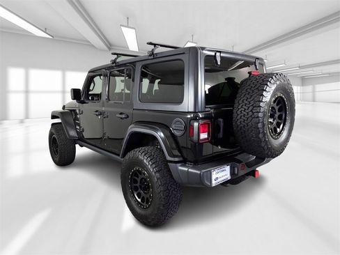 Used 2019 Jeep Wrangler Unlimited Sahara image 4