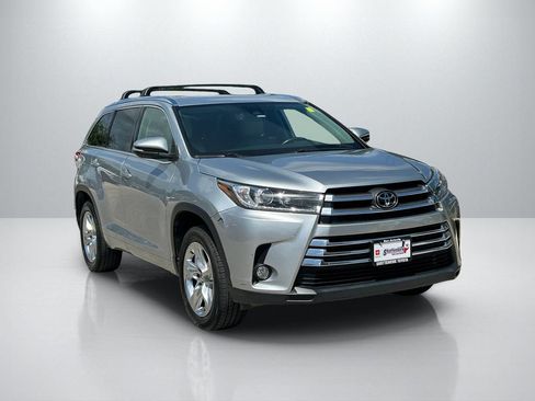 Used 2018 Toyota Highlander Limited FWD image 3