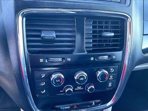 Used 2017 Dodge Grand Caravan SXT FWD image 30