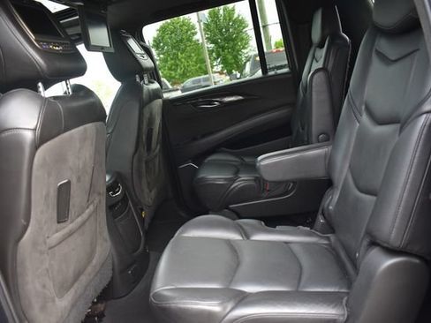 Used 2019 Cadillac Escalade ESV Platinum AWD/4WD image 27