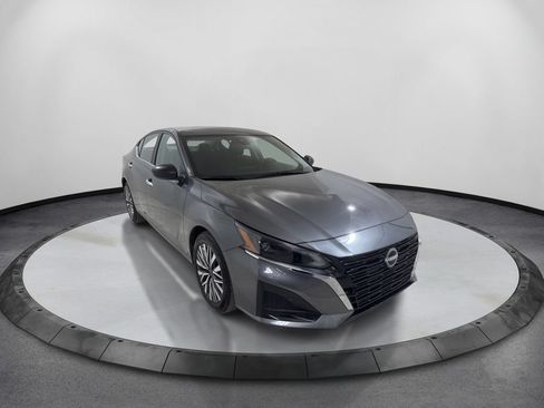 Used 2025 Nissan Altima 2.5 SV FWD image 3