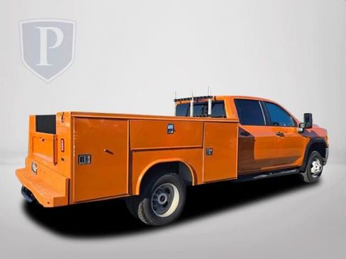 Used 2022 GMC Sierra 3500 Pro w/ Convenience Package image 5
