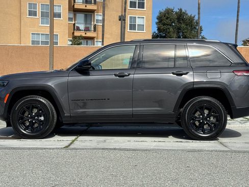 New 2026 Jeep Grand Cherokee 4WD image 7