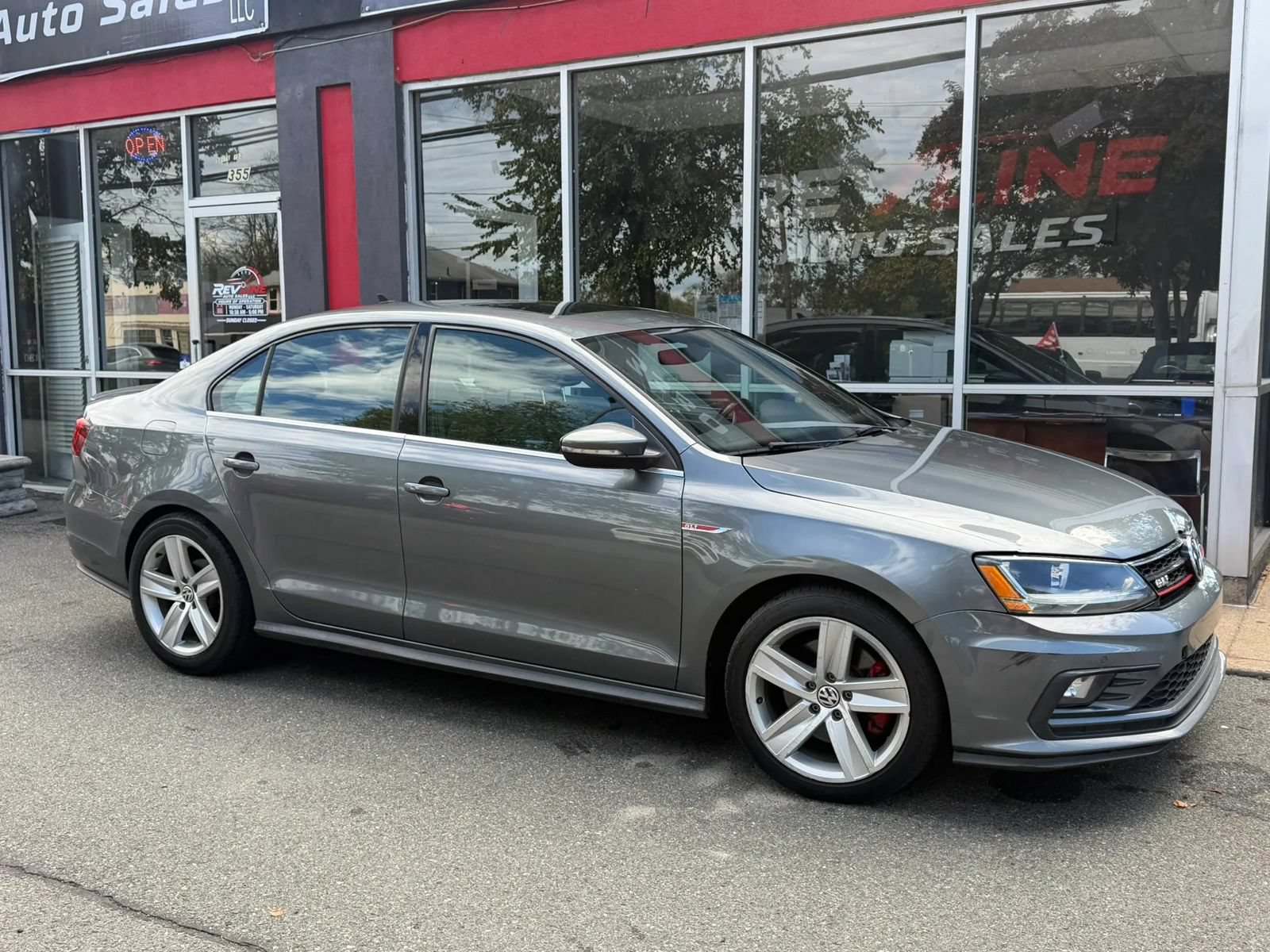 Used 2017 Volkswagen Jetta GLI FWD image 1