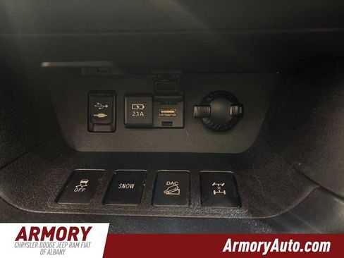 Used 2019 Toyota Highlander XLE image 17