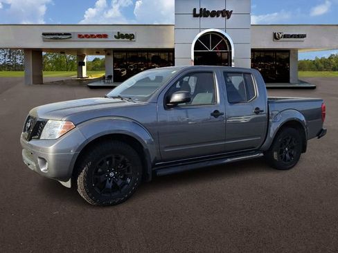 Used 2020 Nissan Frontier SV w/ Midnight Edition Floor Mats image 2