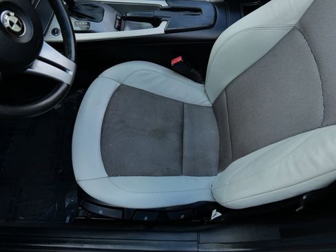 Used 2004 BMW Z4 2.5i image 15