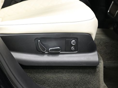 Used 2017 Bentley Bentayga AWD/4WD image 75