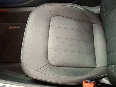 Used 2022 Volkswagen Passat 2.0T image 23