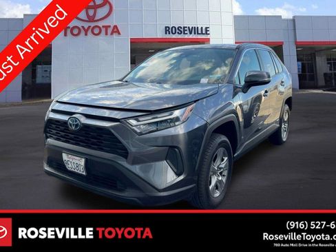Used 2023 Toyota RAV4 XLE AWD/4WD image 1