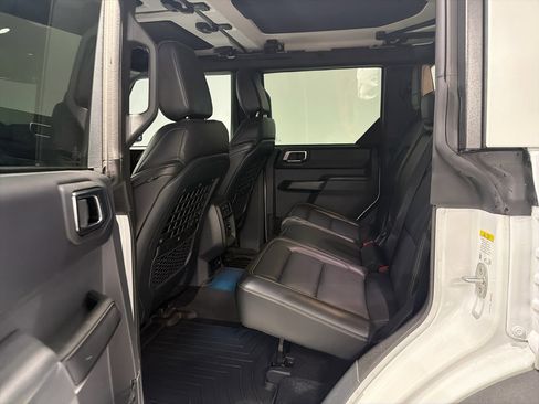 Used 2025 Ford Bronco Badlands image 21