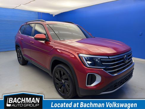 Used 2024 Volkswagen Atlas SE FWD image 1