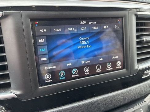 Used 2020 Chrysler Voyager Lxi image 21