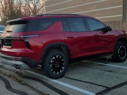 Certified 2024 Chevrolet Traverse Z71 w/ Enhanced Driving Package image 8